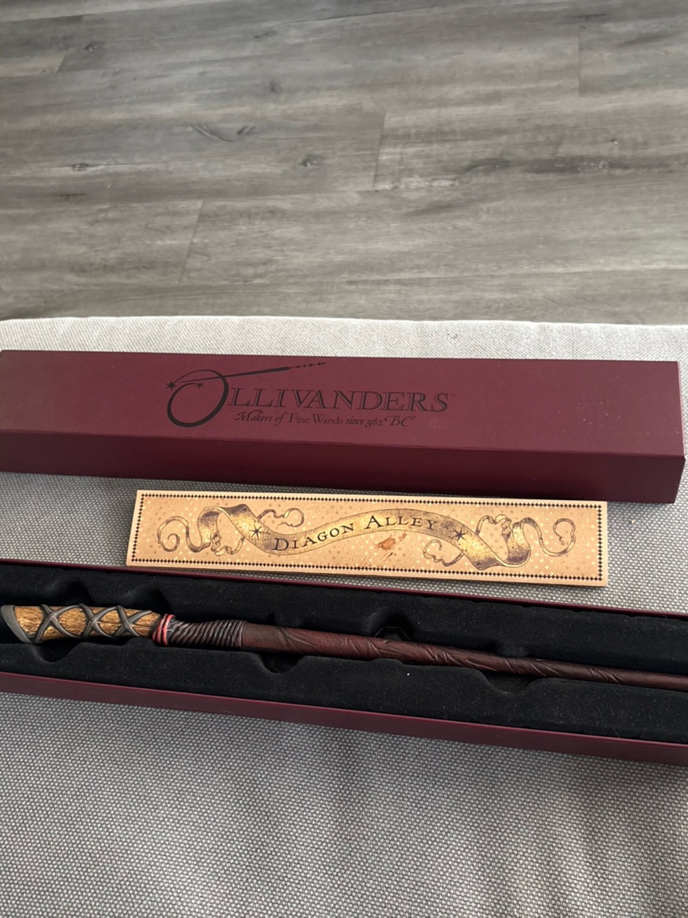 Ollivanders Wizarding World of Harry Potter 12” Wand and Map universal studios